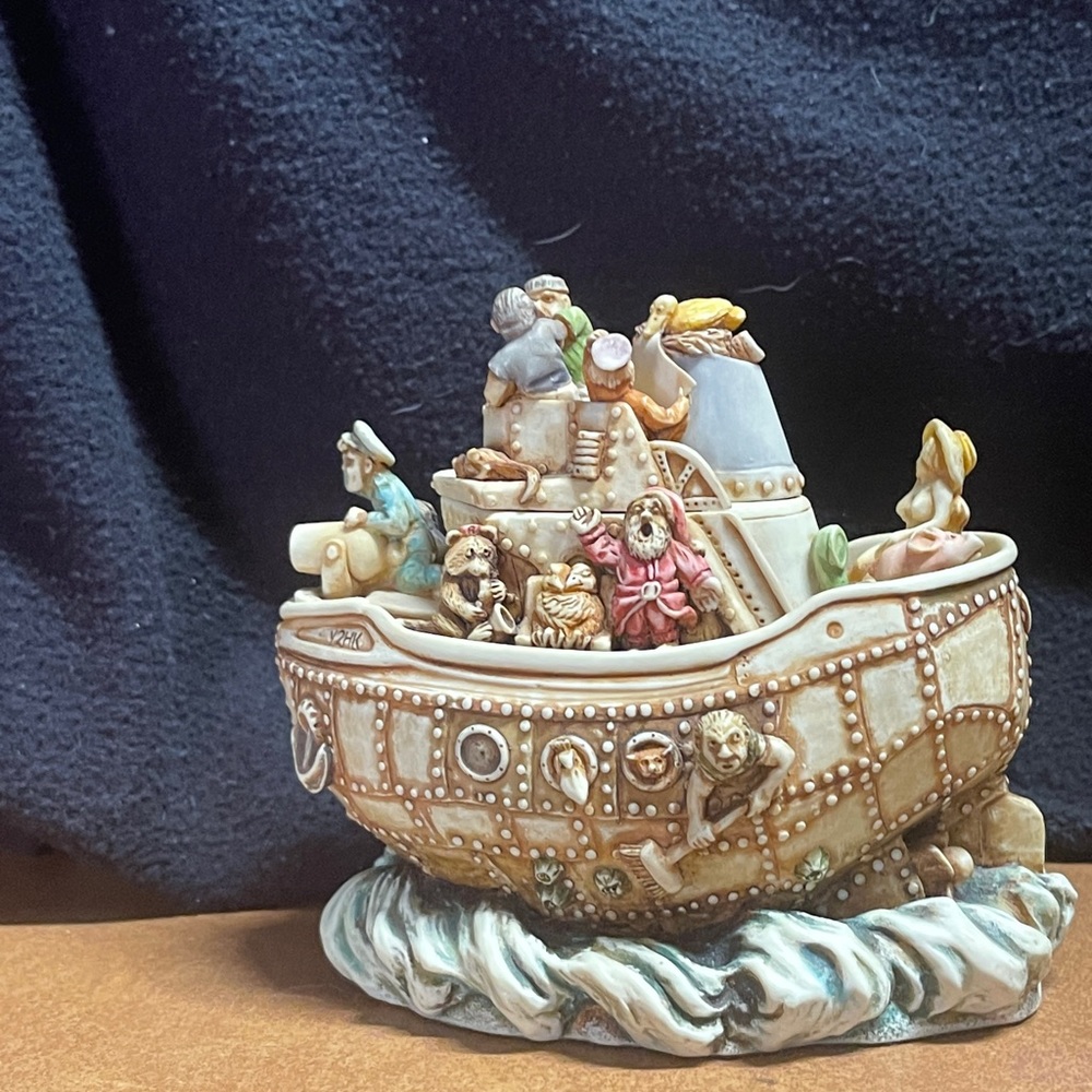 Harmony Kingdom Y2HK figurine